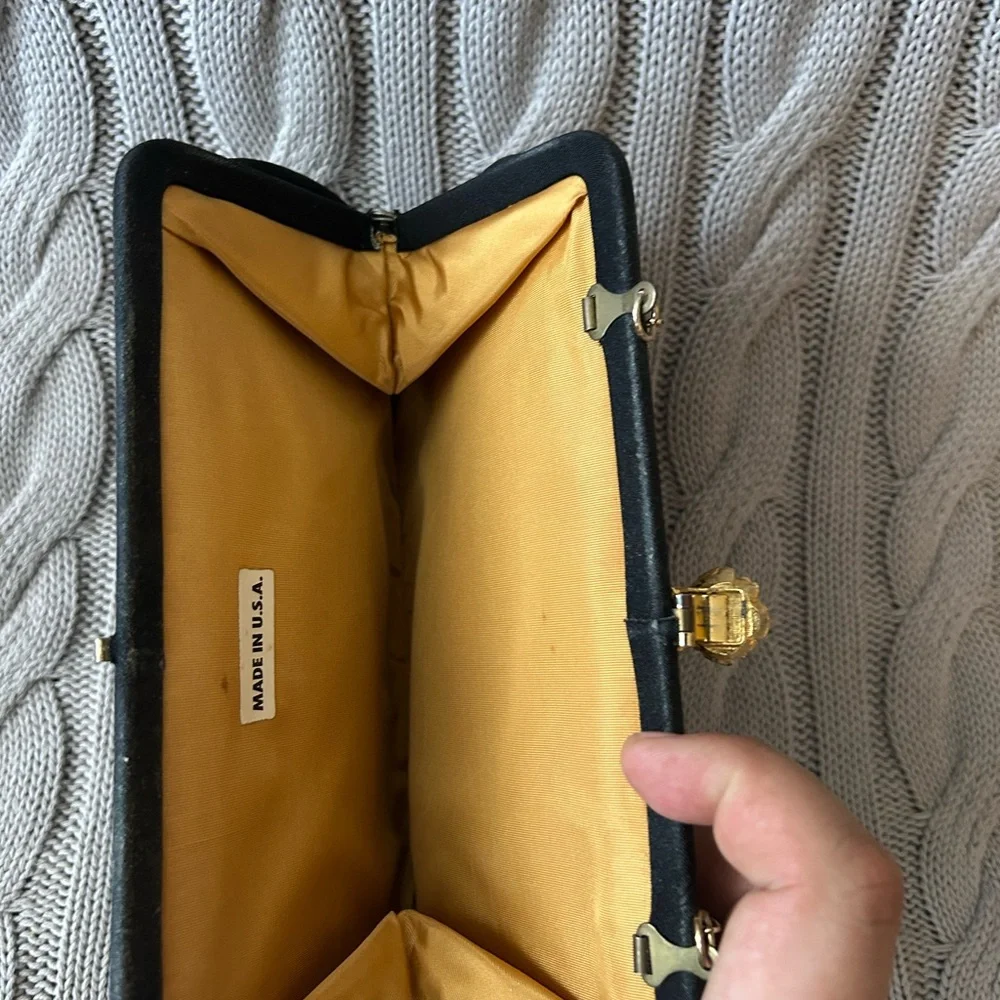 Elegant Black Evening Bag with Gold Accent - Picture 4 of 4